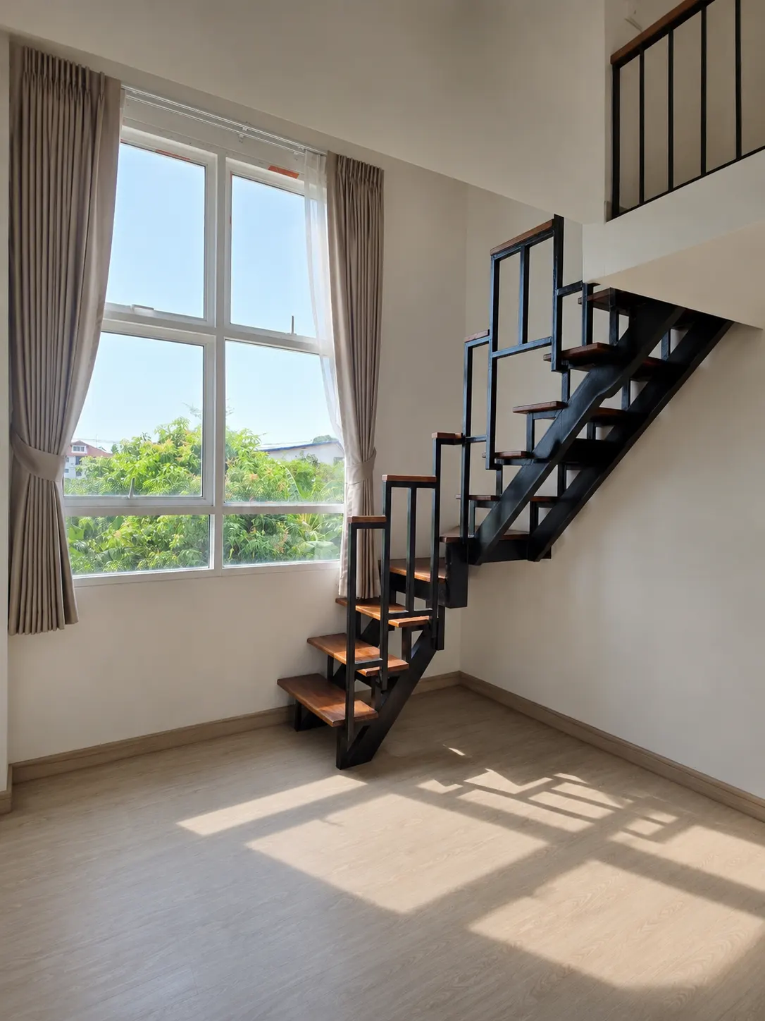 Bedroom 2 บันไดชั้นลอย